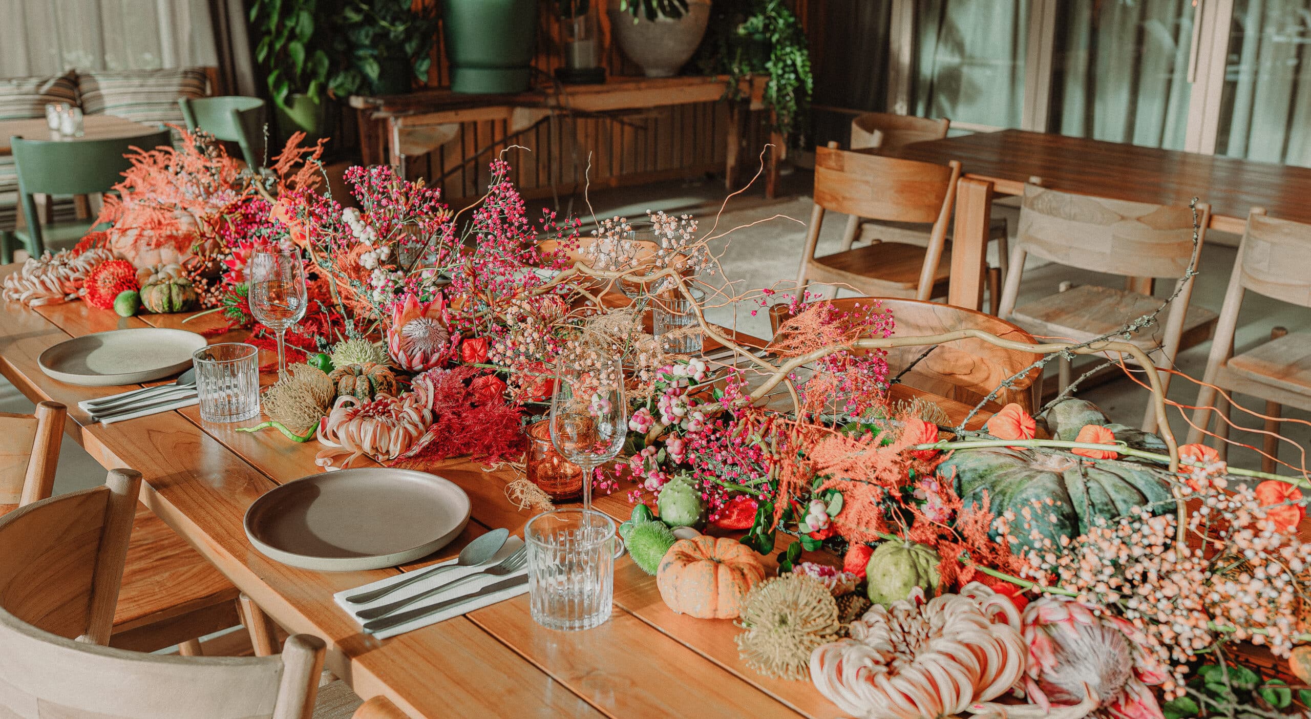 Create a unique autumn table