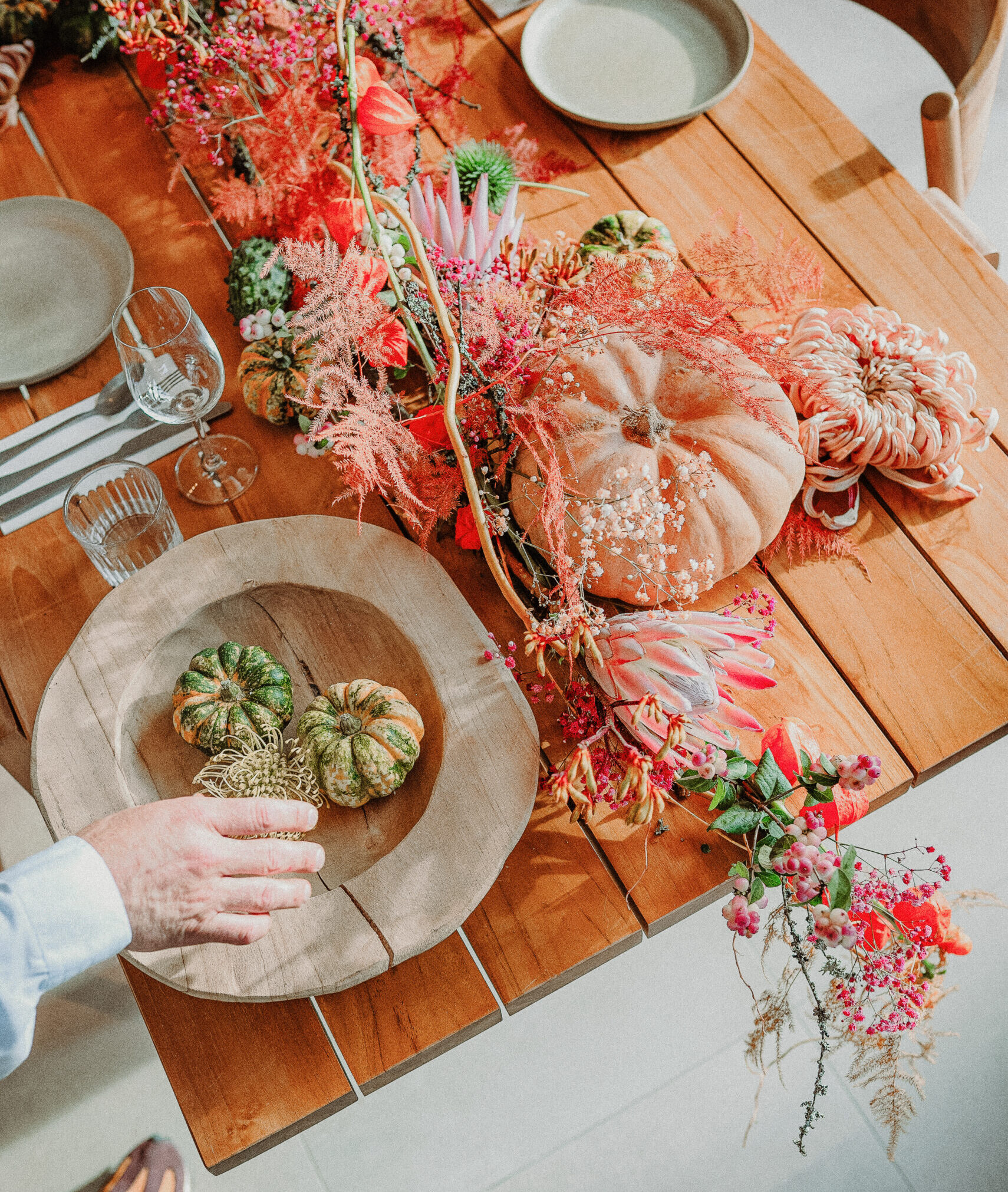 Decorative fruit and pumpkins for an autumn dinner table